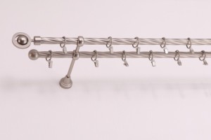 Perla – dvouřadé kovové twister garnýže satyna